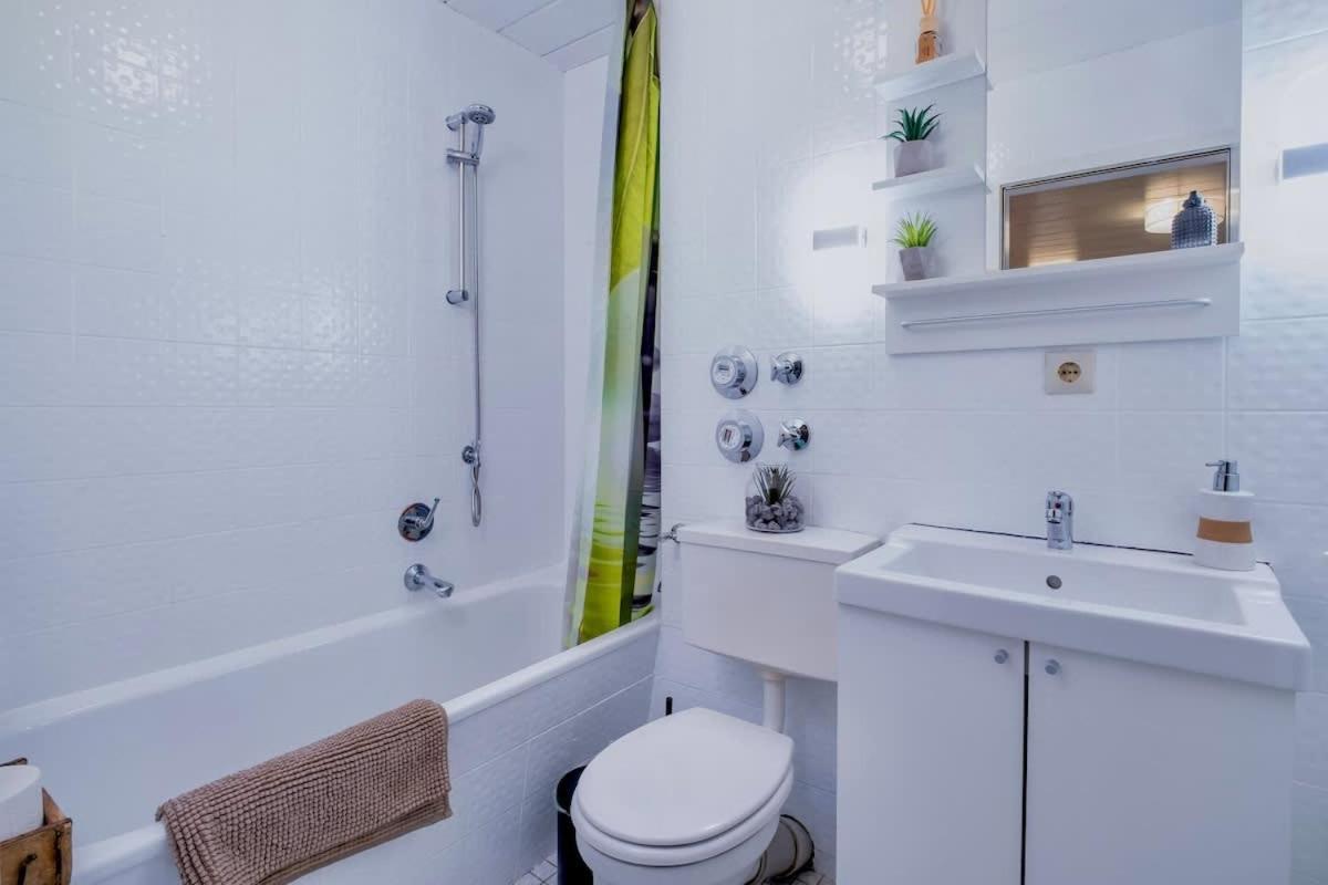 Relaxapartments Black Forest Nature Mit Beheiztem Indoor-Pool Und Sauna - Sonnenbalkon Mit Blick Ins Gruene, Schnelles Internet, Naehe Triberger Wasserfaelle, Fuer Bis Zu 2 Personen Schönwald Luaran gambar